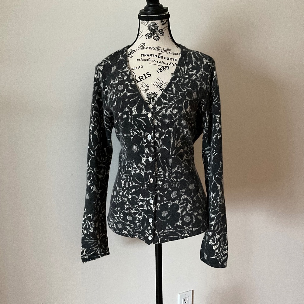 Sarah Spencer women's cardigan nice design. Size L black & white floral design